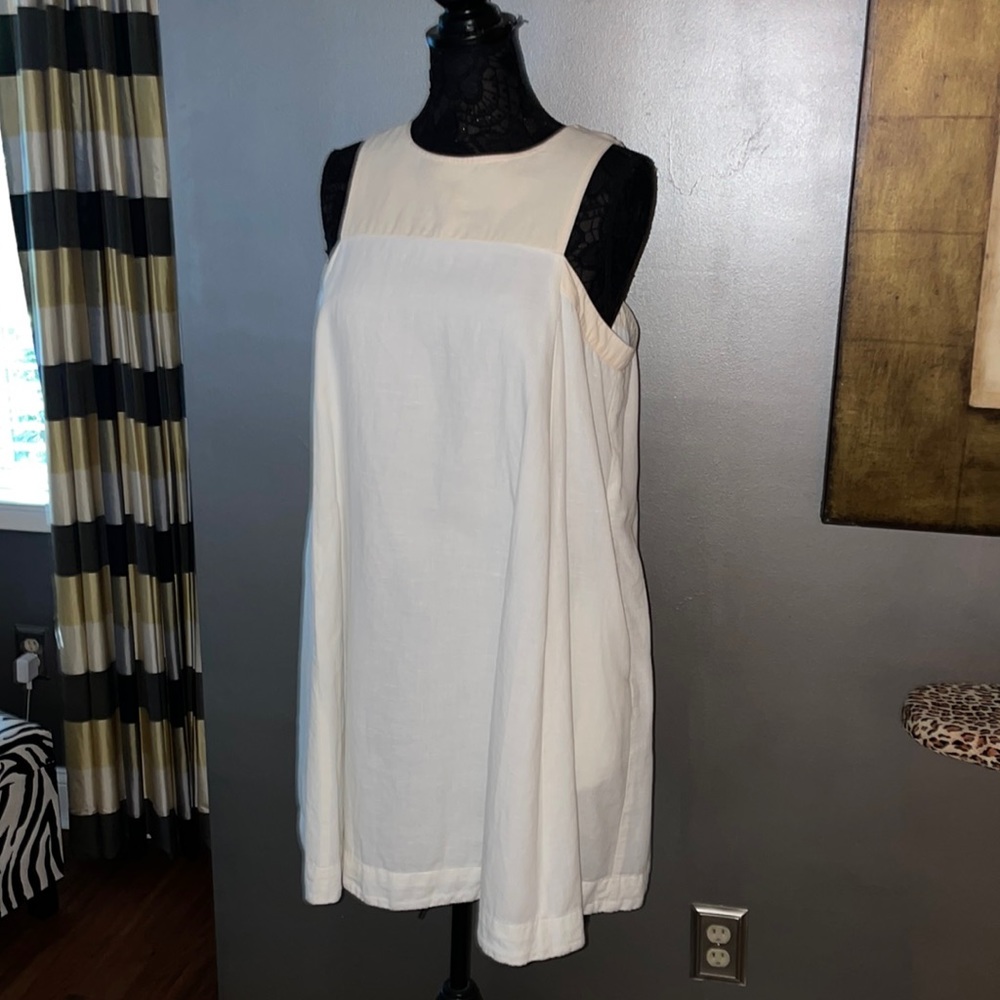 Mixed Media Empire Linen Dress w Racer Cut and Keyhole Button at Nape.